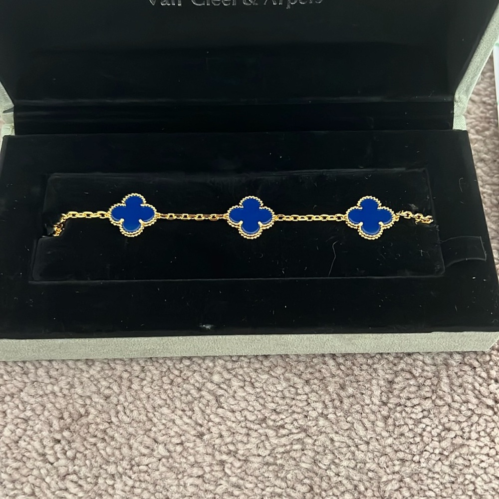 Blue clover motif bracelet